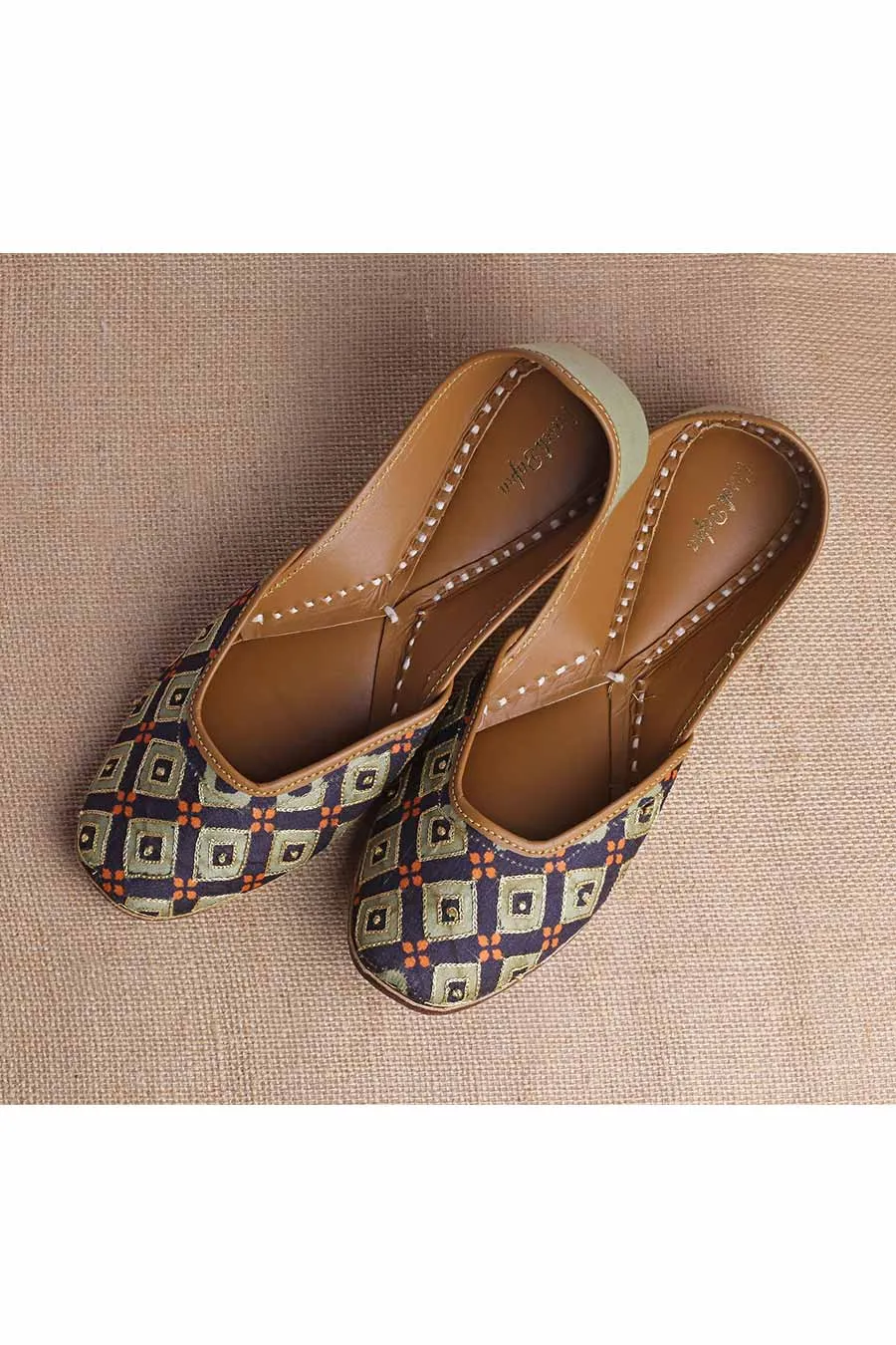 Bun Phool - Zari Embroidered Jutti