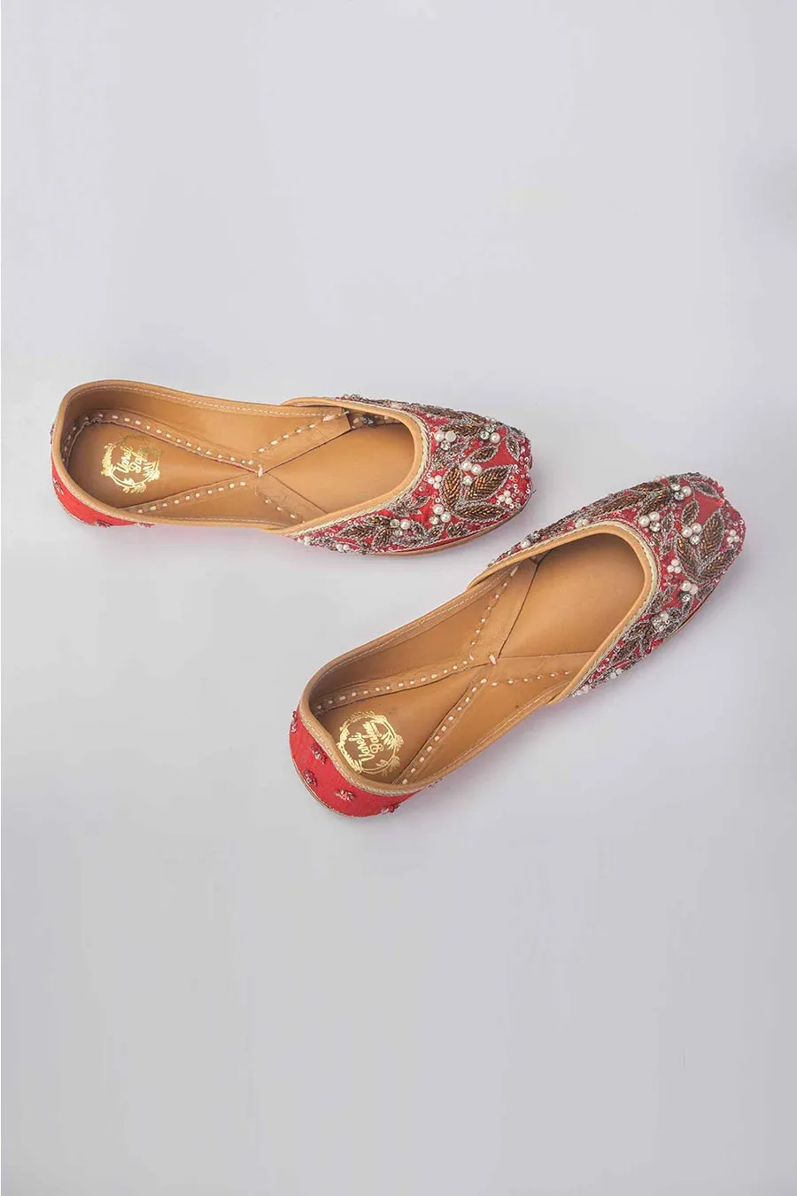 Hand Embroidered Red Floral Jutti